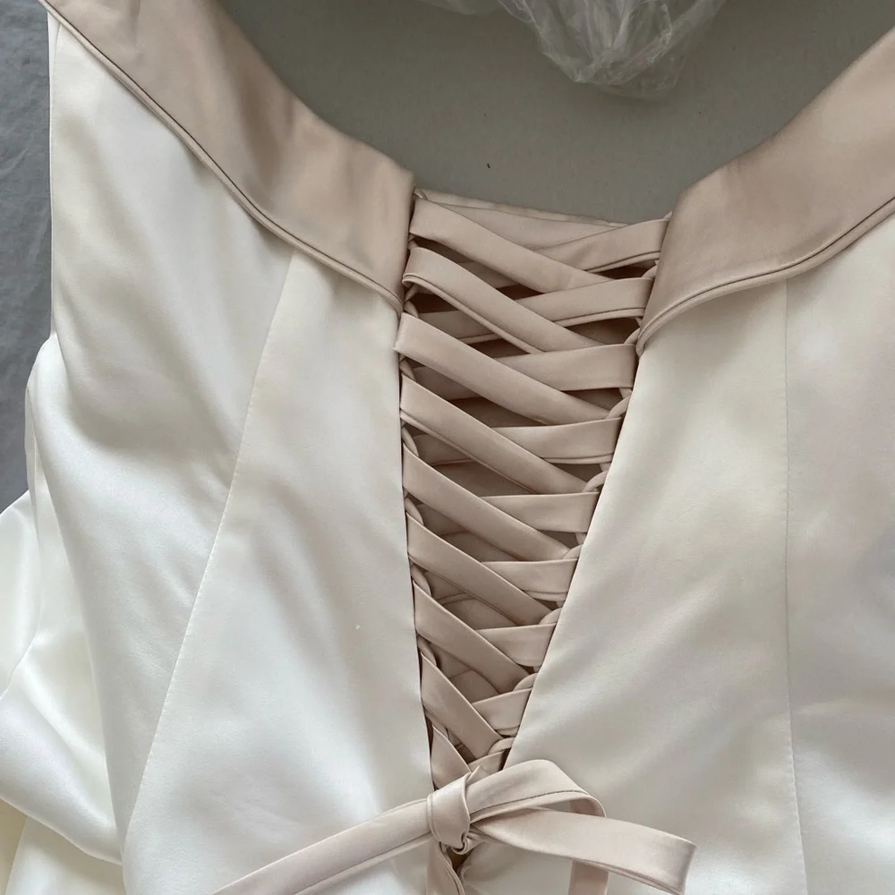 Wedding gown - Picture 10 of 14